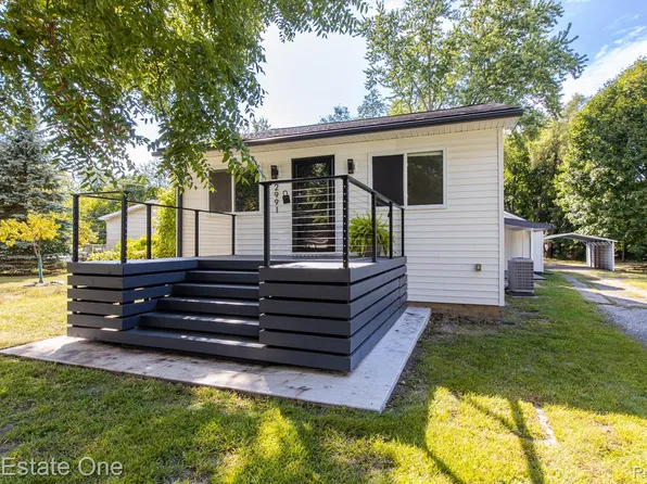 2991 Marlington Rd, Waterford, MI 48329