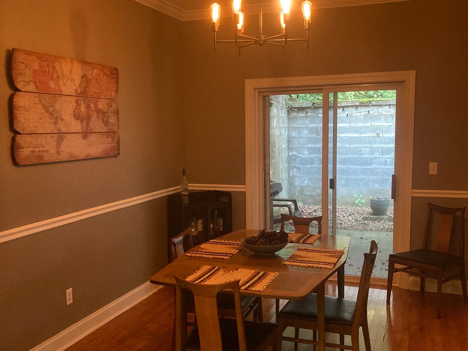 3 bed, 2.5 bath, 1627 sqft, $2,400 — Photo 4