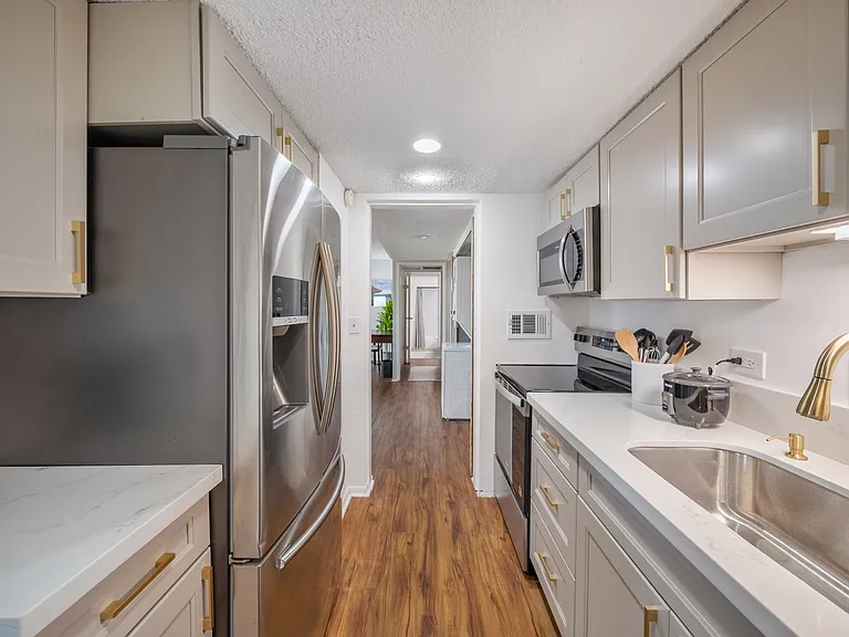 250 Ohua Ave #Penthouse I — Photo 13