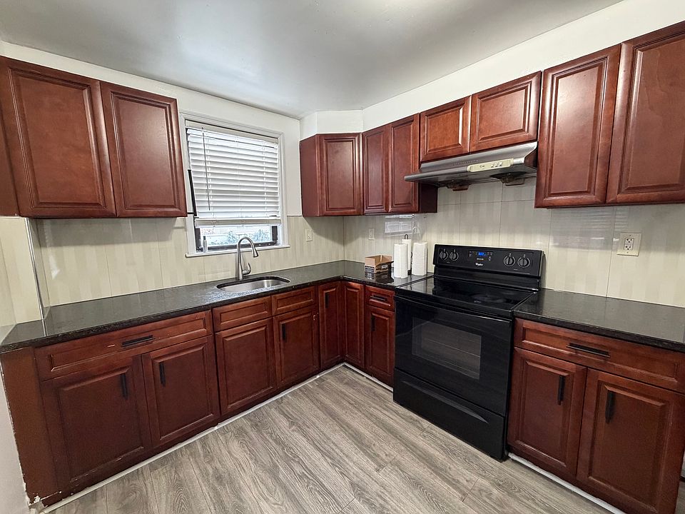 1st image of 1910 Solly Ave Floor 1