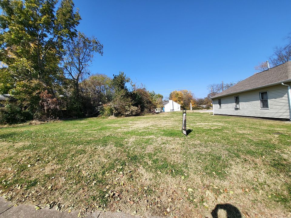 2nd image of 2107 Canton St