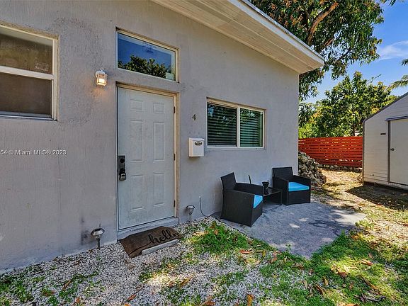2nd image of 418 NW 47th St #D