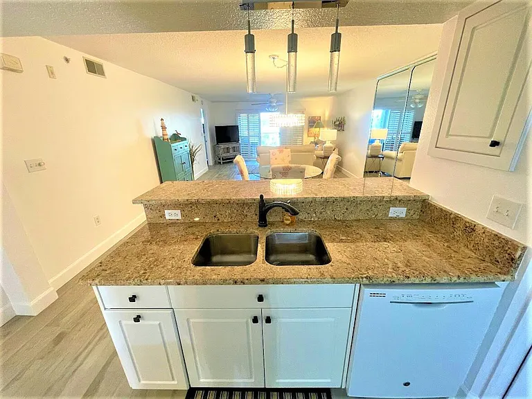 606 Shorewood Dr #C303 — Photo 6