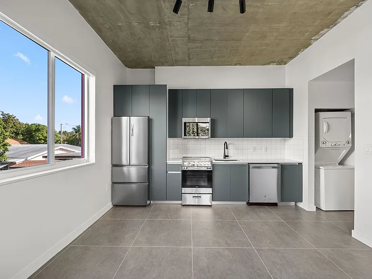 315 NW 32nd St — Photo 31