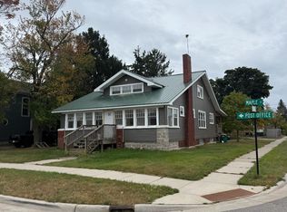 2057 Maple Ave, Marinette, WI 54143