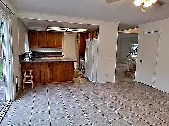 4th image of 13482 Entreken Ave