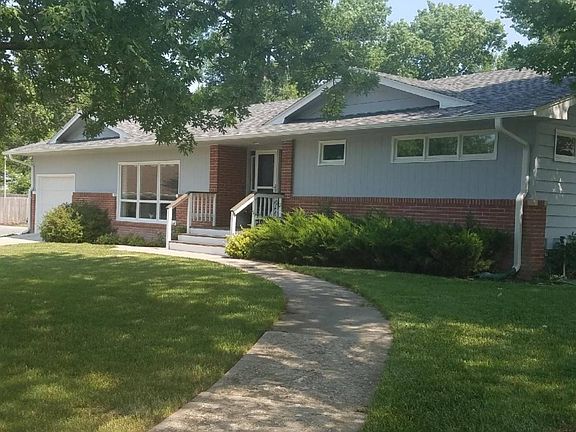 2nd image of 815 Shady Ln