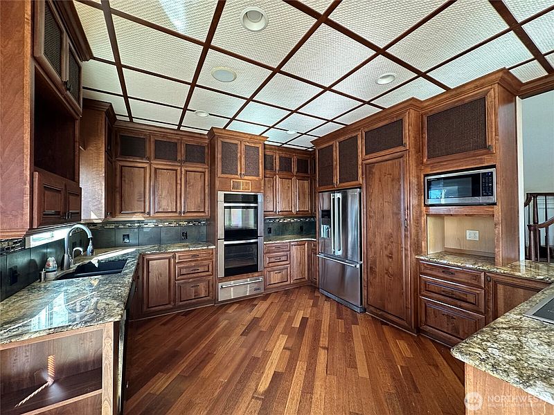 3rd image of 444 Sommerset Road