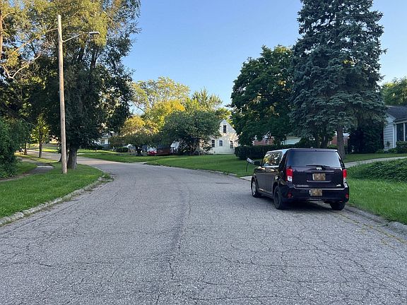 5th image of 3741 Brentwood Dr