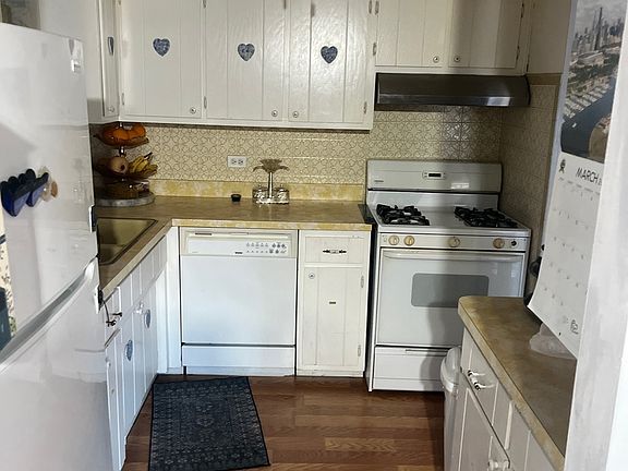 4th image of 7100 99th St APT 204