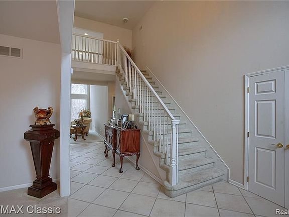 4th image of 5562 Hampshire Dr