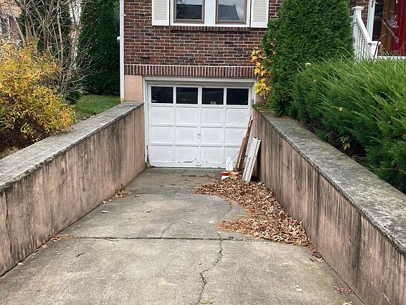 2nd image of 689 Pelton Ave