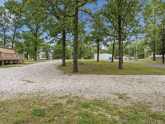 5th image of 211 Wildwood Trl