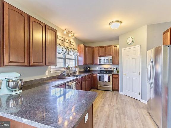 4th image of 47120 Sorrel Dr