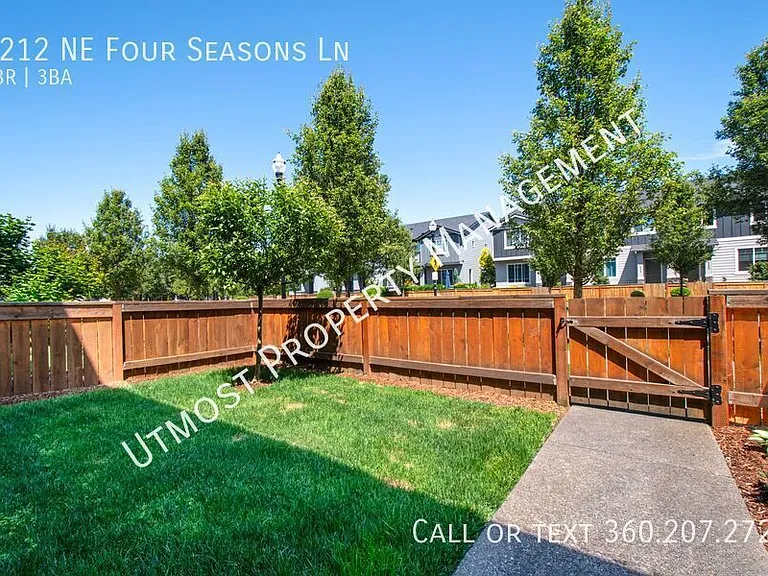 2212 NE Four Seasons Ln — Photo 10
