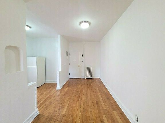 2nd image of 25-27 Steinway St #2R