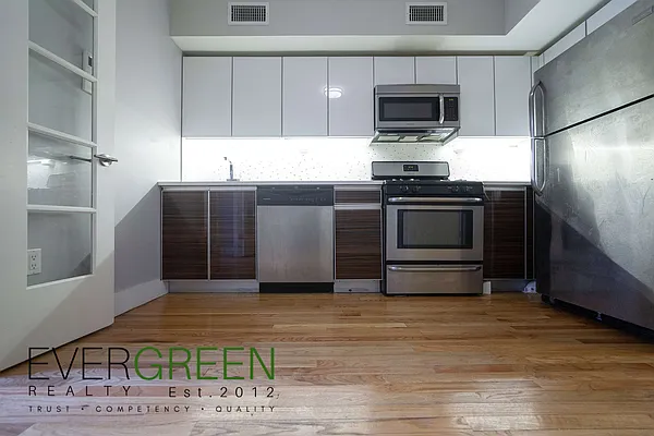Rented by Evergreen Apartments BK | media 20