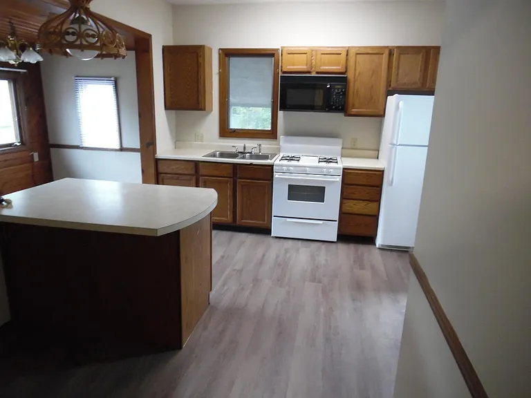 313 E Baker St — Photo 25