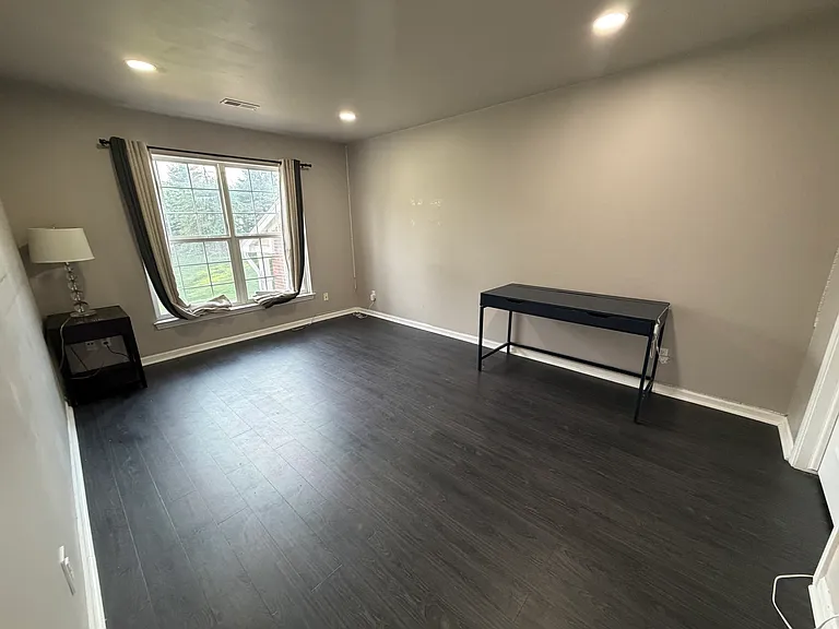 4636 Berkshire Dr — Photo 11