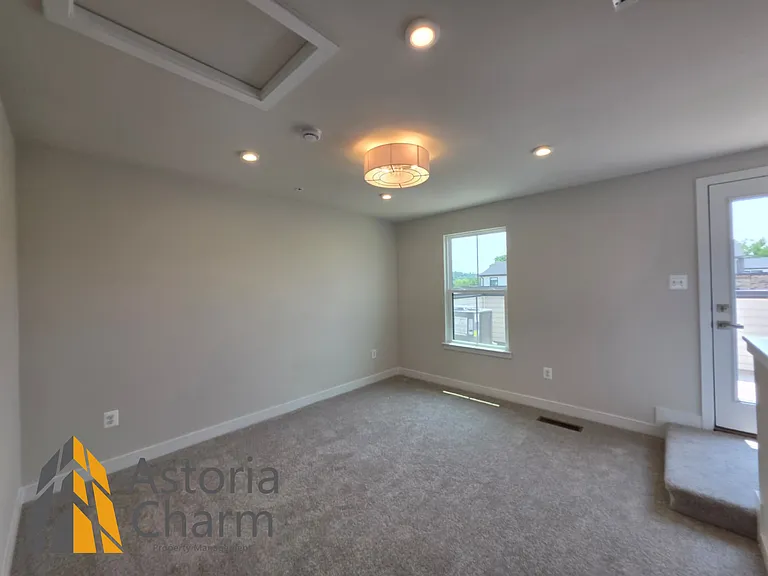 2928 Maisel St — Photo 30