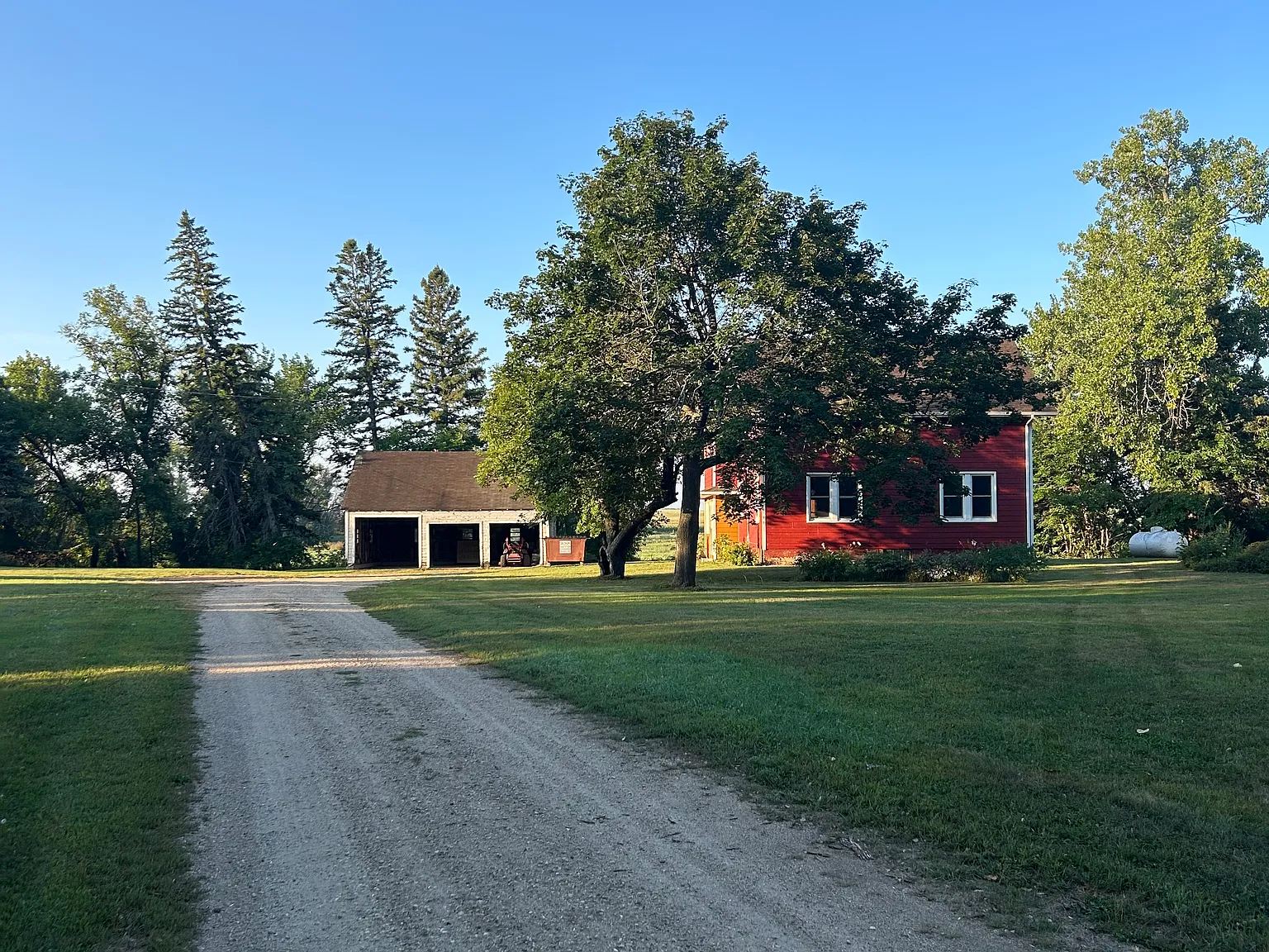 4 bed, $1,500 — Photo 2