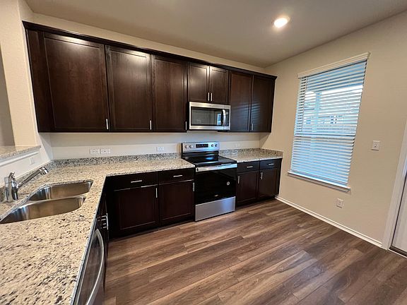 5th image of 69 Snowy Plover Ln