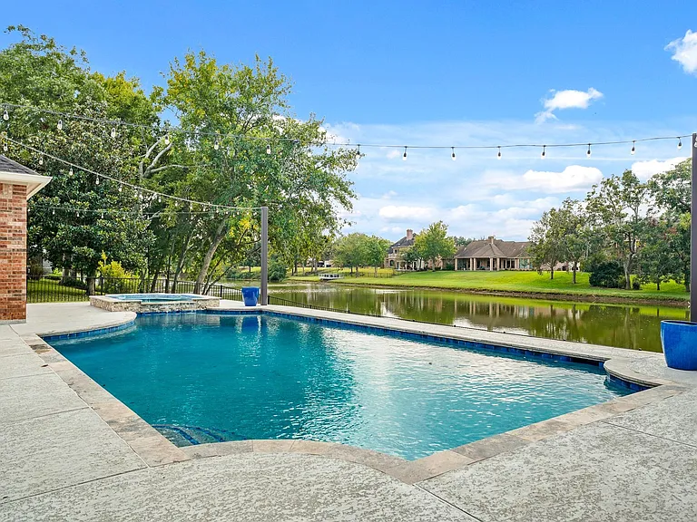 4703 Oxbow Cir W — Photo 3