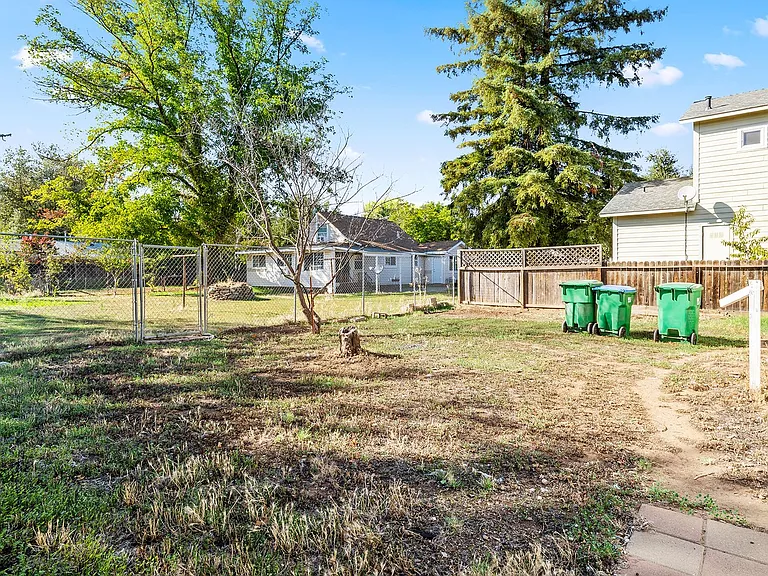 1206 Guill St — Photo 14