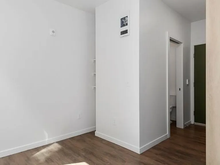 Freya Apartments - Private Studios + Social Connection — Photo 24