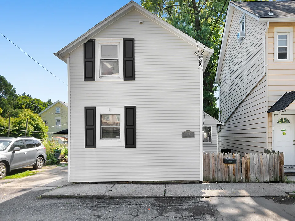 831 School St