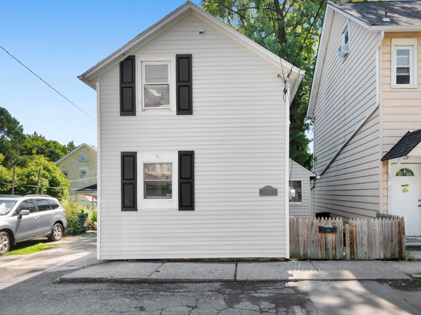 831 School St