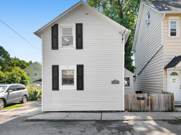 831 School St, Fountain Hill, PA 18015