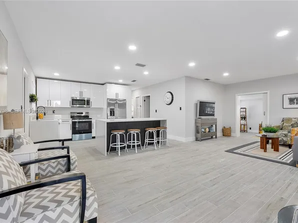 510 E Acre Dr, Plantation, FL 33317