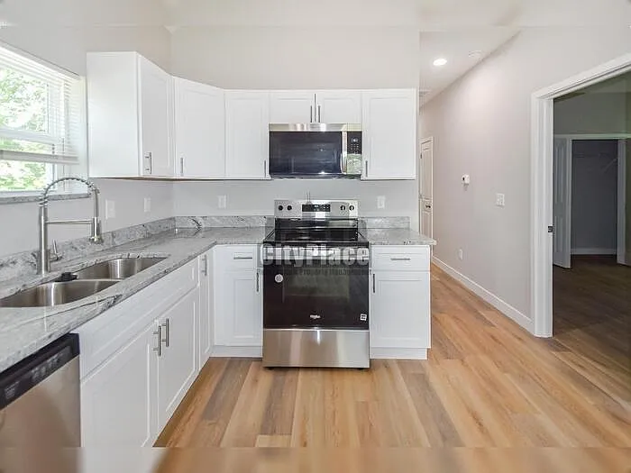 1722 Ingram St #B — Photo 11