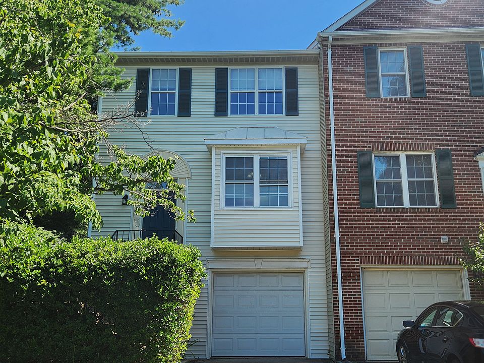 End row townhouse