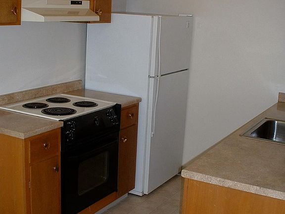5th image of 676 N 5th St APT 5