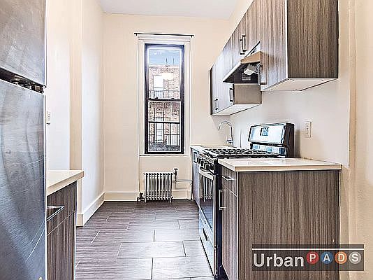2nd image of 823 Hancock St APT 1B
