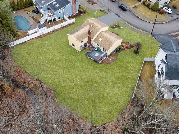 3rd image of 48 Gary Rd
