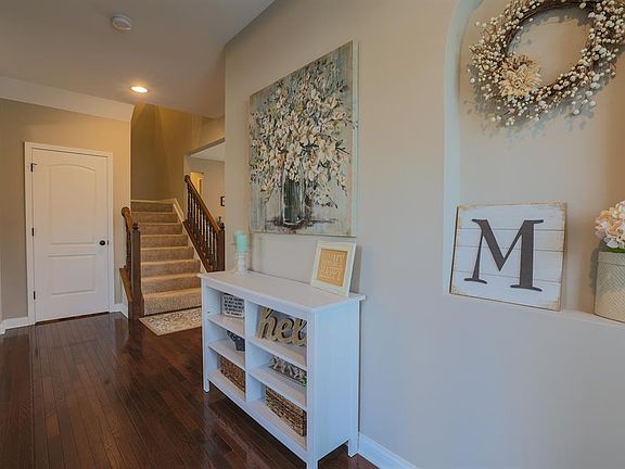 4th image of 983 Burgess Ct