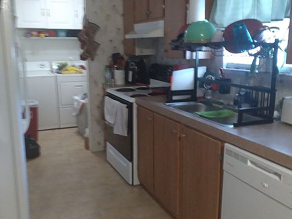 3rd image of 29 Country Squire Dr