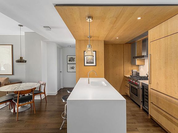 3rd image of 211 E 13th St #Phb