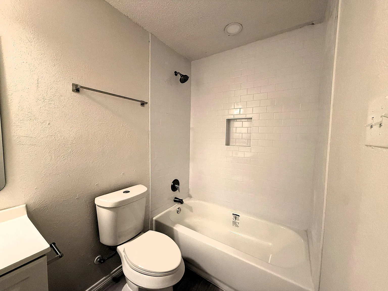4 bed, 3.0 bath, 1618 sqft, $879 — Photo 2