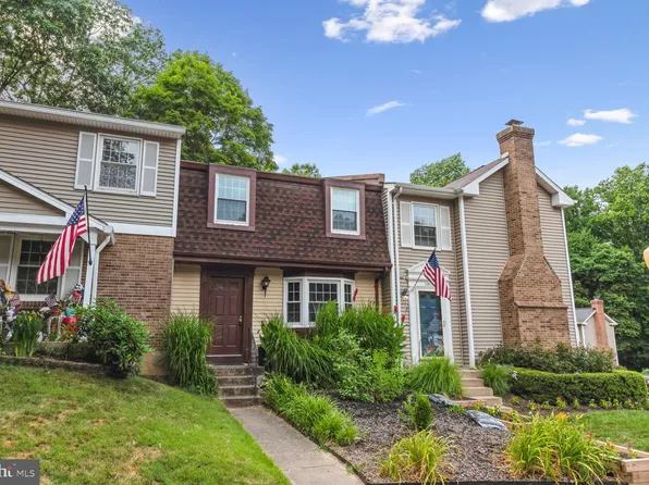 10922 Harpers Square Ct, Reston, VA 20191