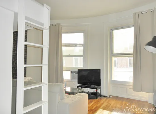 Rented by City Connections Realty | media 26