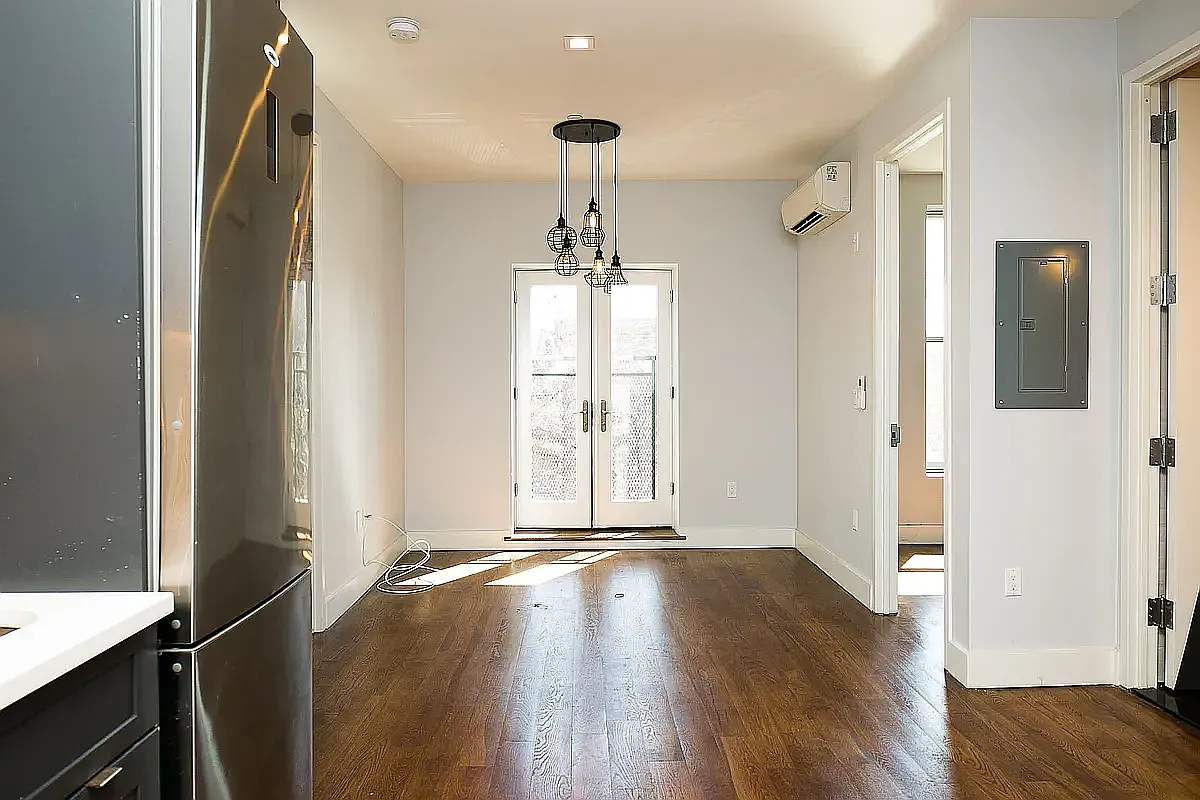 131 Tompkins Avenue — Photo 3