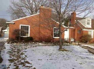 21203 Littlestone Rd, Harper Woods, MI 48225