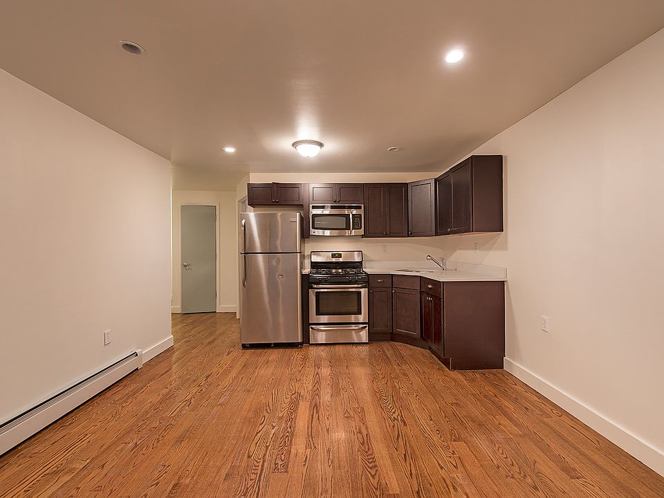1st image of 900 Lafayette Ave #1