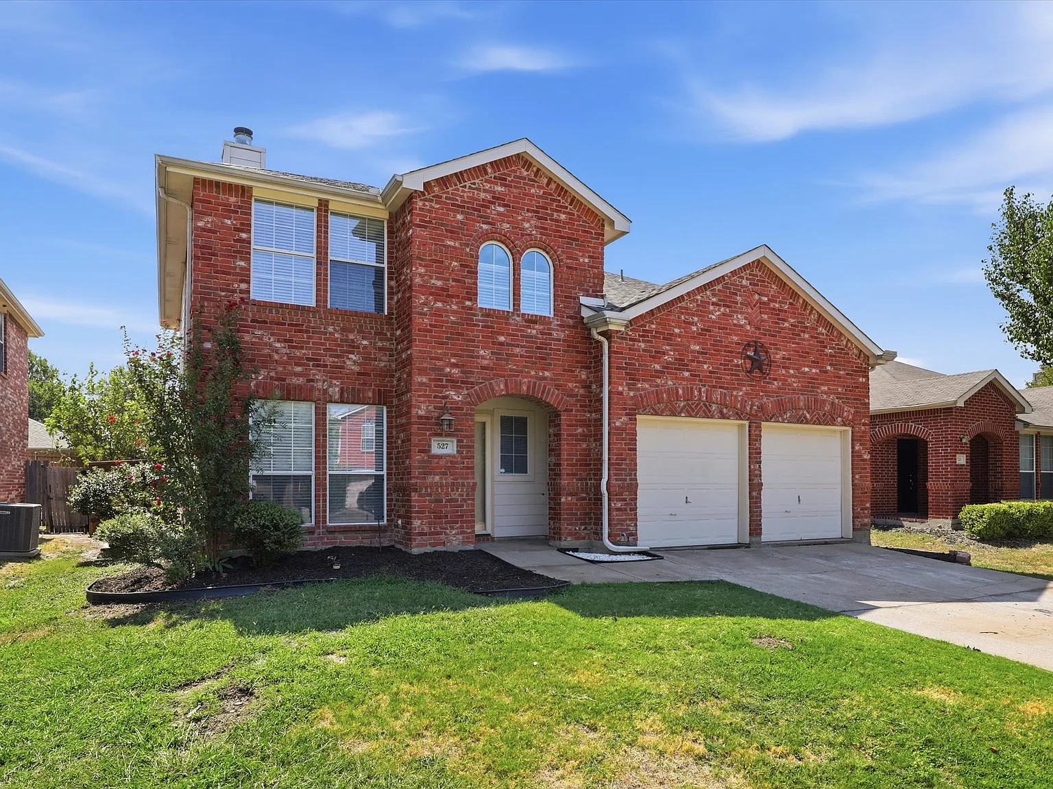 4 bed, 2.5 bath, 2102 sqft, $2,395 — Photo 2