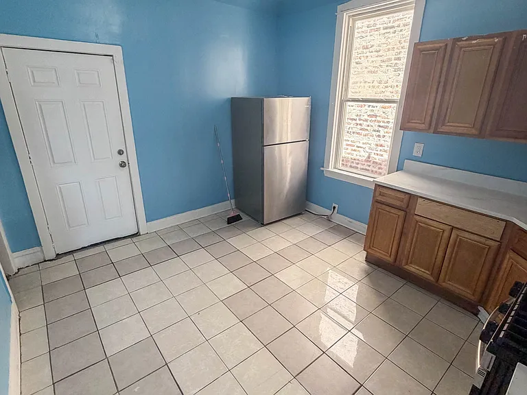 1426 S Avers Ave #2 — Photo 2
