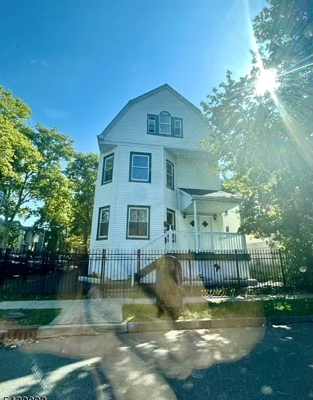 15 9th Ave — Photo 1
